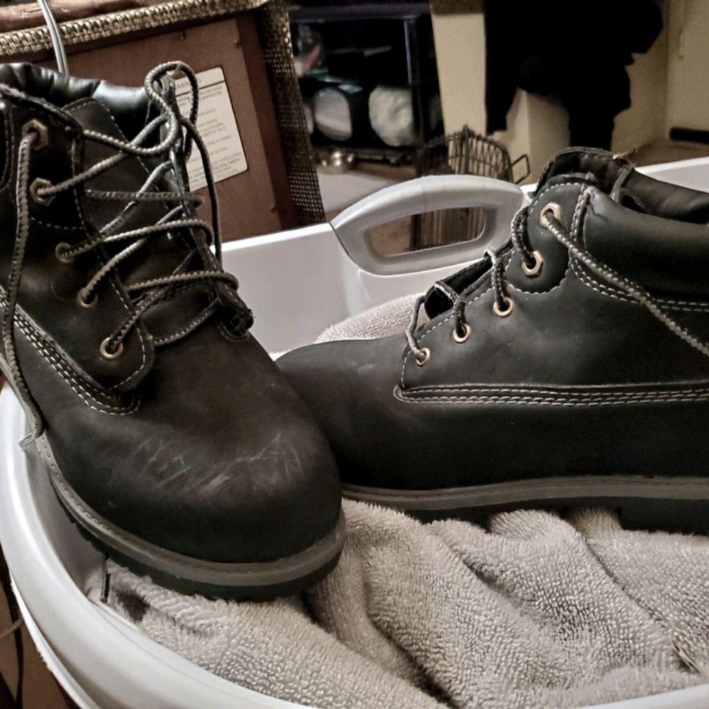 Un used boots